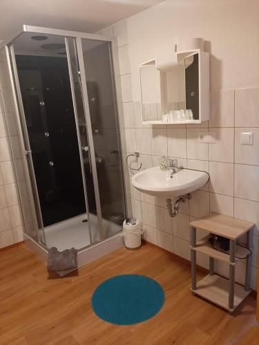 Gästehaus B & B27 und Pension Waldhorn