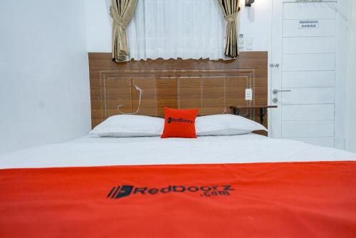 RedDoorz near Pantai Pandan Sibolga