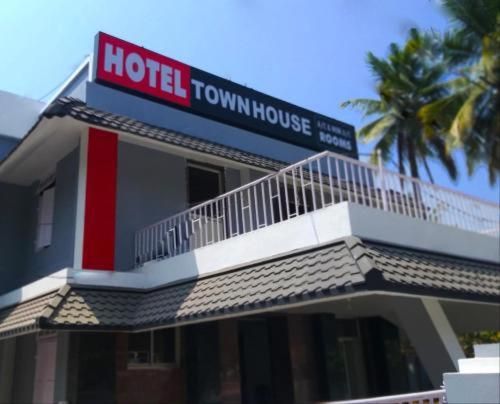 Hotel Sunday - Townhouse Club Airport Trivandrum