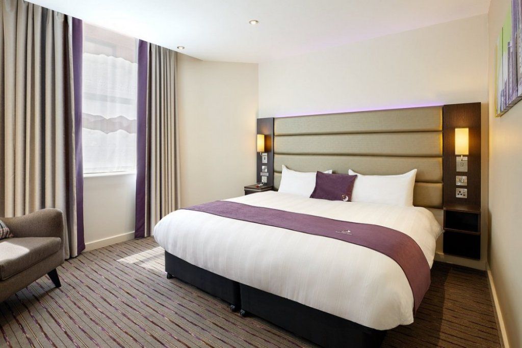 Premier Inn Farnborough Town Centre