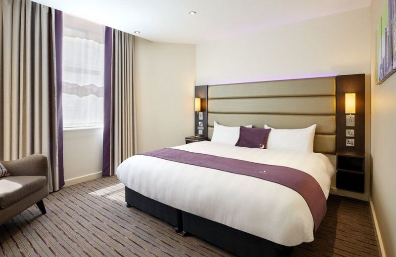Premier Inn Farnborough Town Centre