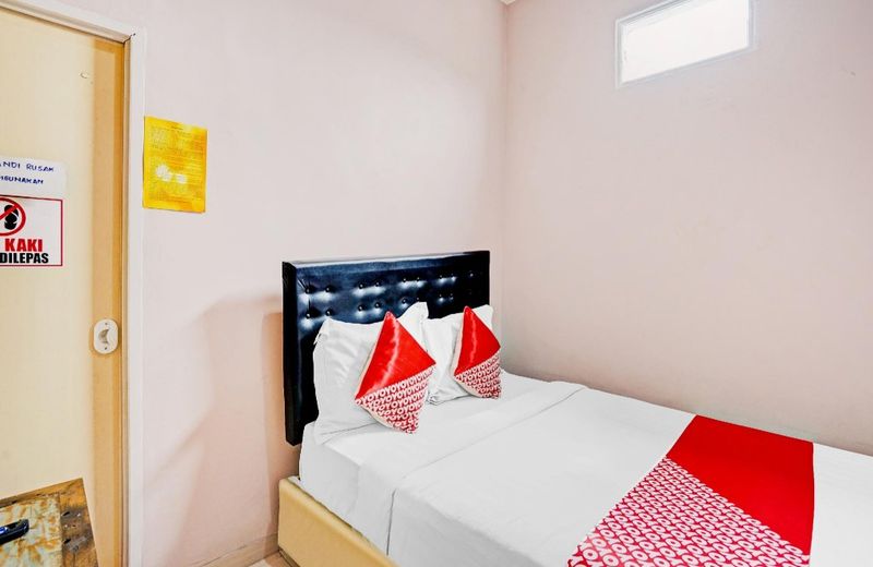 OYO 90234 Dhoho Family Guest House