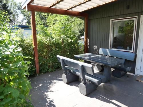 Neu "Graues Haus am See mit Boot"
