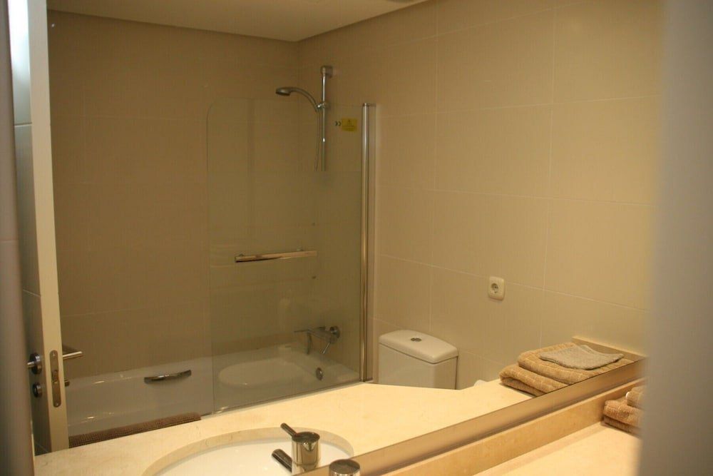 2152-Modern apt with private beach