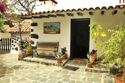 One bedroom house with shared pool enclosed garden and wifi at San Cristobal de La Laguna