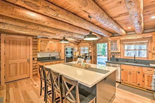 Custom-Built Cabin with Spacious Deck 5 Mi to Hiking