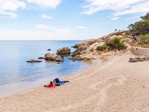 Fantastic holiday home for 14 persons in Sant Pere Pescador with private pool