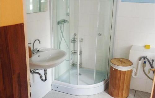Beautiful apartment in Linz am Rhein with 4 Bedrooms and WiFi