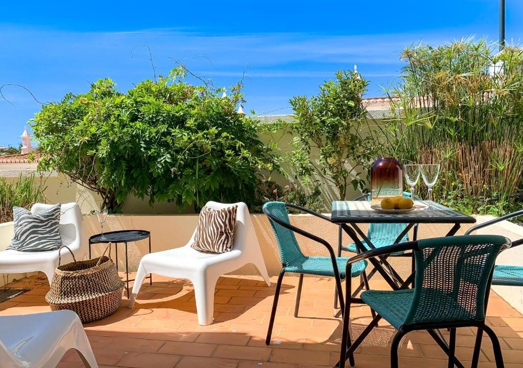 Casa Silwa - Chic 2BR Townhouse, Ocean Views, 5min to Beach & Pool