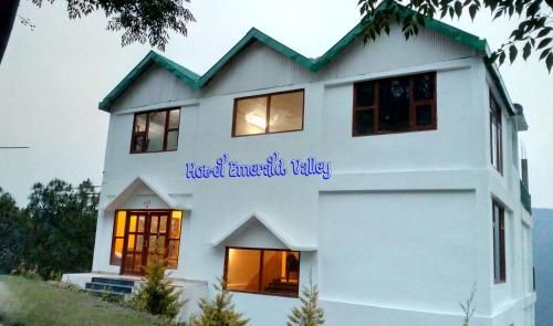 Hotel Emerald Valley