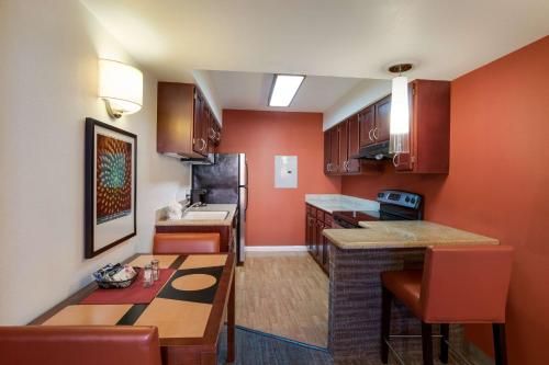 SenS Suites Livermore; SureStay Collection by Best Western