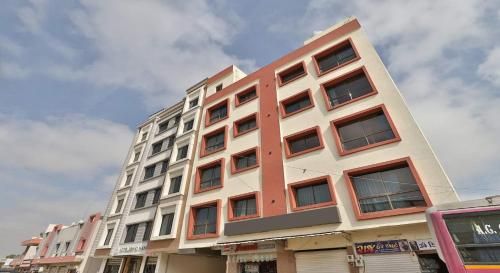 Hotel The Kuber - SKY STAYS (Dwarka)