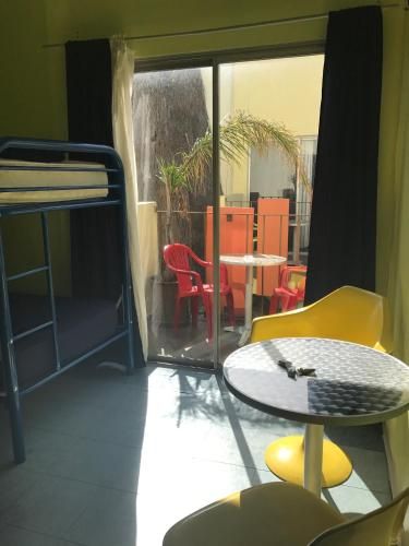 Banana Bungalow West Hollywood Hotel & Hostel