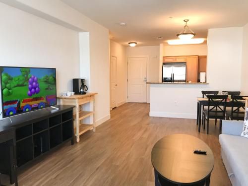 "PERFECT Apt near UCLA" POOL & GYM OPEN w Parking B3