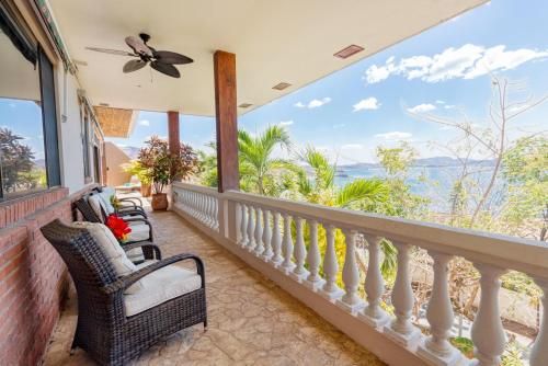 Luxury Villa with Pool, Outdoor Bar, Magnificent Views