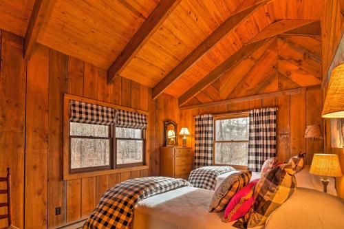 Cumberland Mtn Cabin with Grill and Stunning Views!