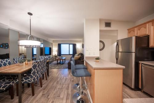 Stay Together Suites on The Strip - 2 Bedroom Condo 926