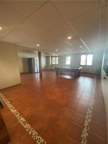 Gorgeous Lake Front House with Dock, 9 Bedroom & 4 Bathrooms