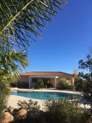 L'Hacienda Piscine chauffee a 28, spa, boulodrome et court de Tennis prives, 2 villas independantes