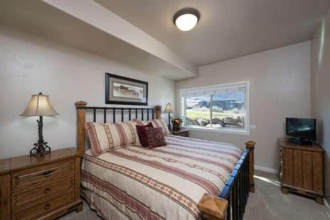 4 Bedroom Luxury Huntsville Utah Vacation Rental - 10 Mins From Snowbasin LS 43
