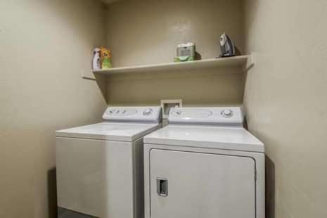 4 Bedroom Luxury Huntsville Utah Vacation Rental - 10 Mins From Snowbasin LS 43