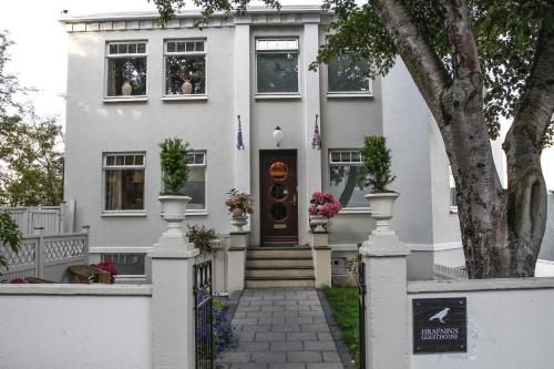 Hrafninn Guesthouse-NEW