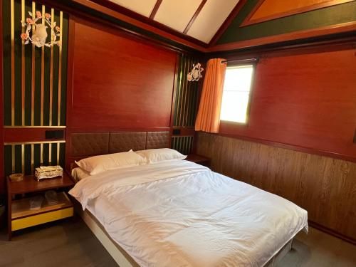 Country Utopian Inn
