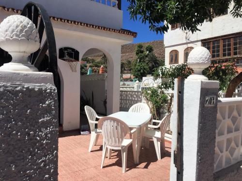 La Palmera1 casa al primer piso con 2 dormitorios - Two Bedroom House on the first floor --- La Palmera 2 casa en planta baja con 1 dormitorio, One Bedroom House on the Ground Floor