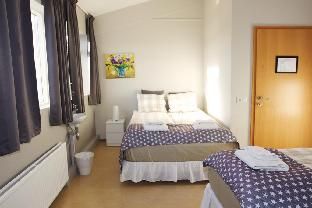 Alfar Guesthouse- Triple Room 4