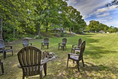 Updated Home with Deck 2 Mi to Sister Bay Beach!