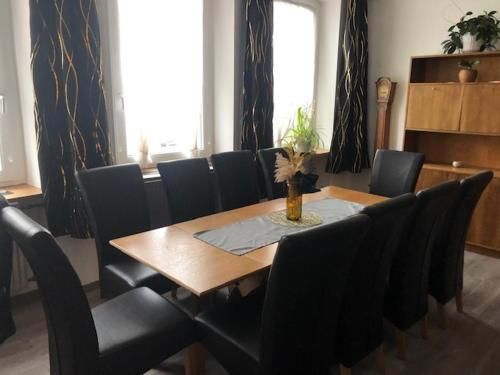Ferienwohnungen & Zimmer Heintz Bad Konigshofen - beste zentrale Lage am Marktplatz