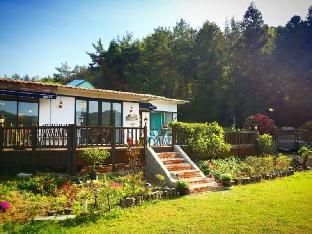 Yeosu Into the Clouds Pension (groups, dogs)