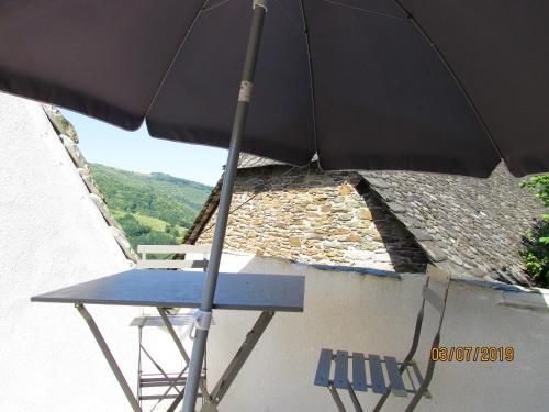 Villa de 5 chambres avec piscine privee jardin clos et wifi a Vieillevie
