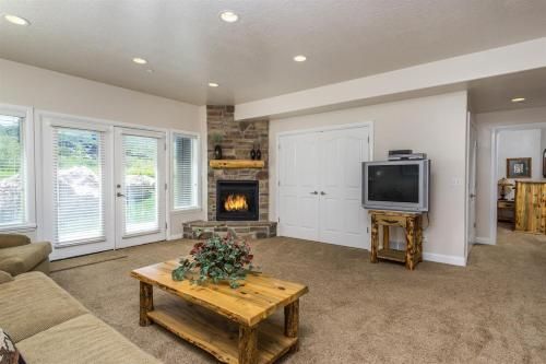 3 Bedroom Condo Just 10 Minutes from Snowbasin Resort,LS 15