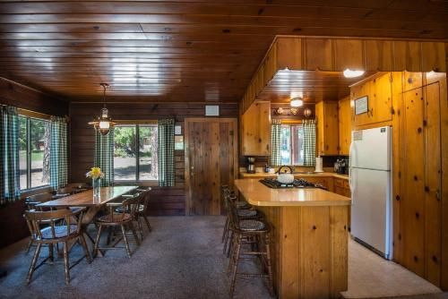 3N Lockwood Lodge