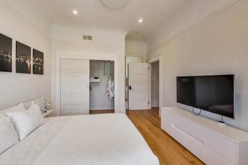 3BR/2BA Remodeled flat in Heart of Castro