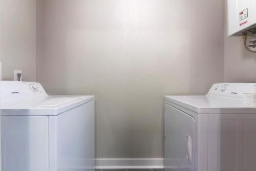 @ Marbella Lane - 3BR Remote Work Laundry + P