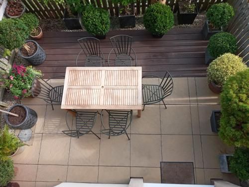 Whole house, easy walk to town centre, Parking, Self Catering, Great View, 3 bedrooms, sleeps 6