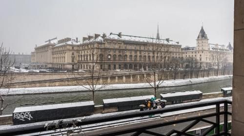 Le Notre Dame - Luxury Apartment with Seine View