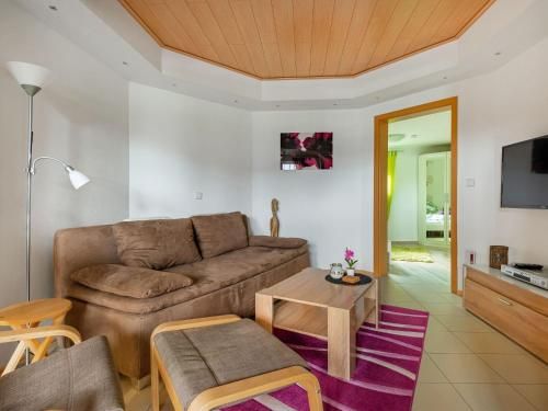 Cozy Apartment with Fenced Garden in Faid