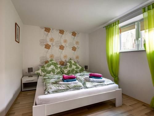 Cozy Apartment with Fenced Garden in Faid