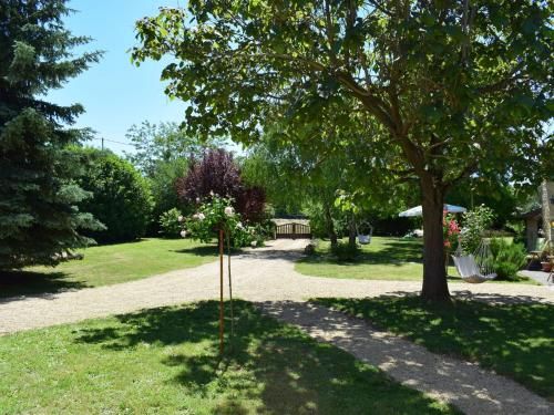 Spacious Cottage in Saint Jean de Sauves with Terrace