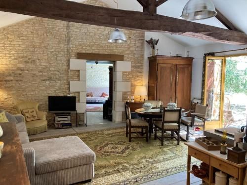 Beautiful Cottage in Frontenay sur Dive with Private Terrace
