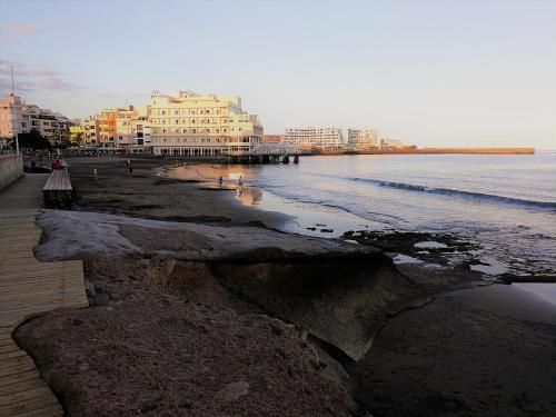 Alquilaencanarias-Medano Tío Claudio beachfront