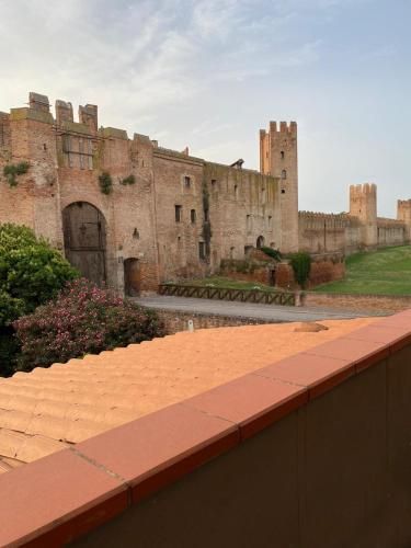 Sotto le mura