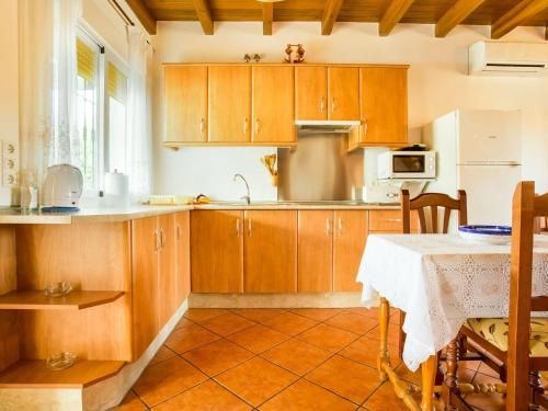 Classy Holiday Home in Guaro with Private Swimming Pool