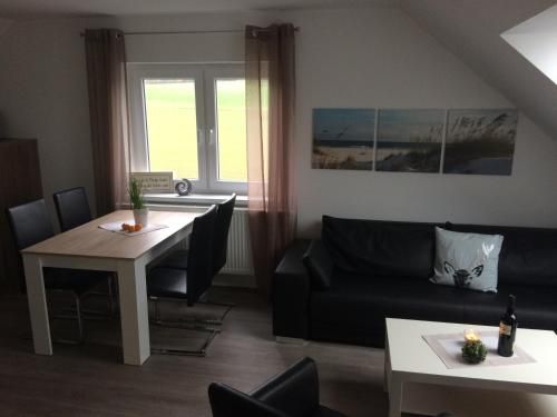 Haus Willi - kleine & schnuckelige Ferienwohnung in Ortenberg mit WLAN Balkon Parkplatz - neu & sauber & gemütlich