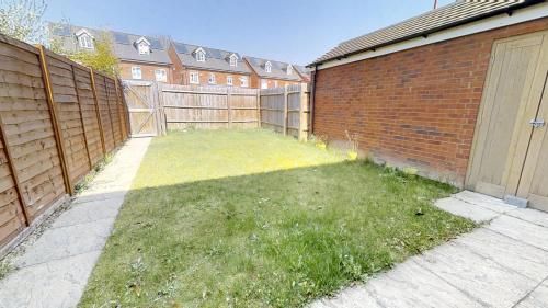 StayZo Cole Green Lane Accommodation- FREE Parking