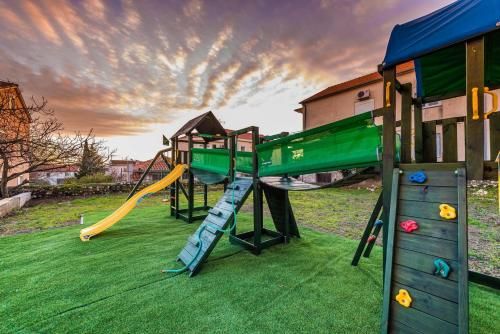 Outdoor Pictures 17