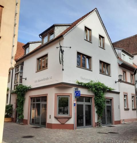 Alte Bahnhofstraße 12